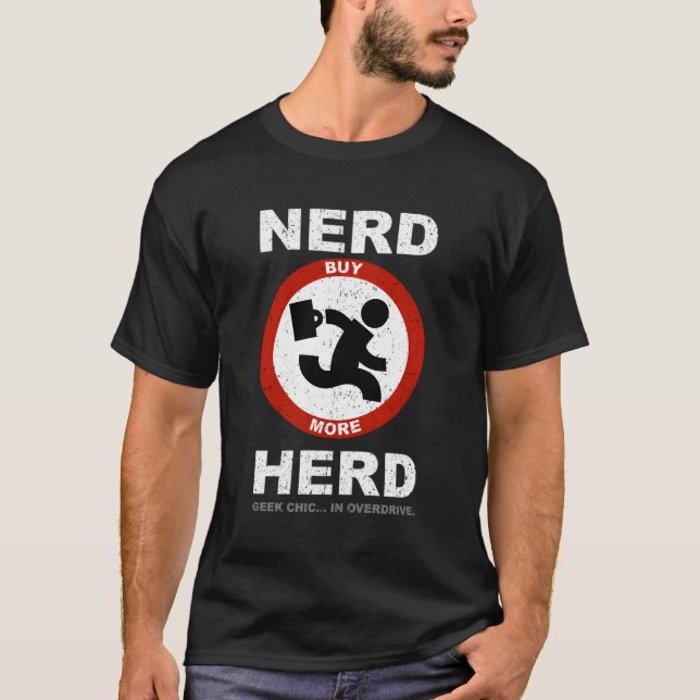 Nerd Herd Geek Chic in Overdrive T Shirt (Framsida)