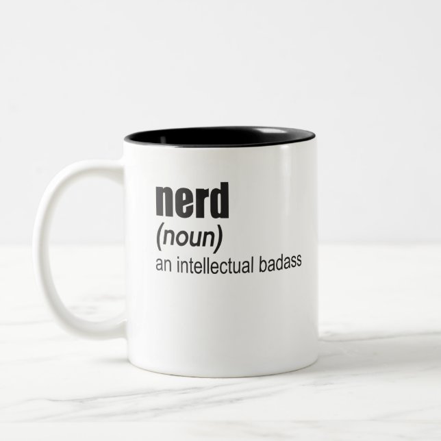 Nerd (Noun) en intellektuell märkning Två-Tonad Mugg (Vänster)
