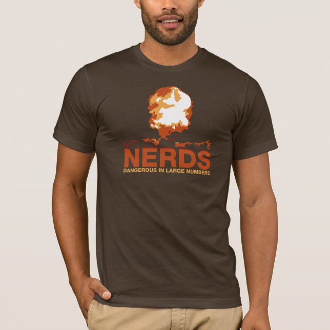 Nerds: Farligt i stort antal! Tee Shirt (Framsida)