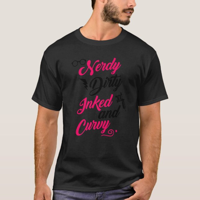 Nerdy Dirty Inked Curvy för Knubbig Women Girls 1 T Shirt (Framsida)