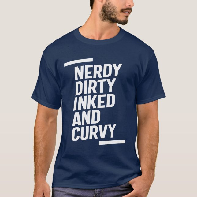 Nerdy Dirty Inked och Curvy T Shirt (Framsida)