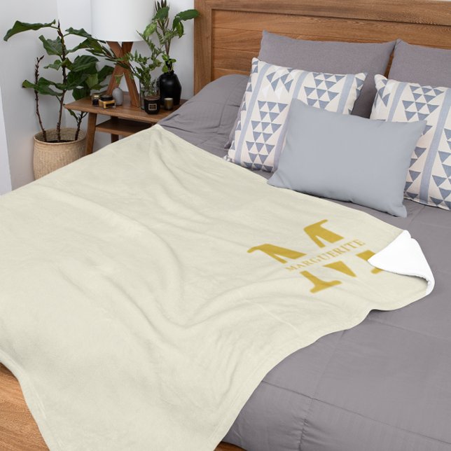 Neutral Beige Guld Monogram Fleecefilt (Skapare uppladdad)