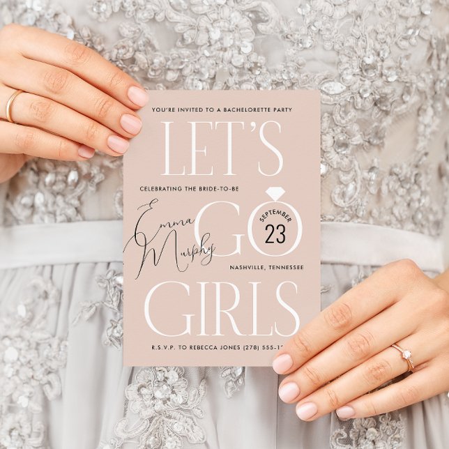 Neutralt Beige Lets Go Girls Bachelorette Party Inbjudningar (neutral beige and white Let's Go Girls country western bachelorette party invitation)