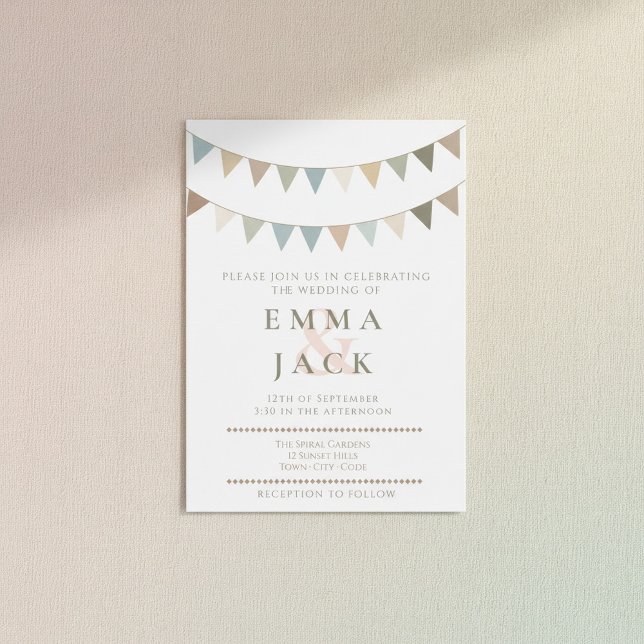 Neutralt buntar rustic pastel bröllop inbjudningar (Neutral bunting rustic pastel wedding invitation.)