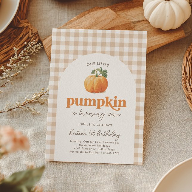 Neutralt Gingham Pumpkin 1:a födelsedagen Inbjudningar (Skapare uppladdad)