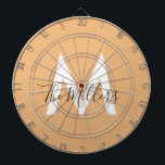 Neutralt Minimalistisk modern orange monogram Darttavla<br><div class="desc">Ta ditt spelrum till nästa nivå med den här snyggten, neutralten minimalistisk kartong med ett modernt orange och anpassade monogram. Anpassa den till din familj namn för en liten röra som blandar elegans med underhållning. Perfekt för familjemöten, vänskapliga tävlingar eller som en personlig gåva till dart-entusiaster, ger den här designtavlan...</div>