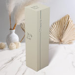 Neutralt Modern Minimalistisk box Bröllop Vin Presentask För Vinflaska<br><div class="desc">Gör din speciella dag oförglömlig med vår elegant designade minimalistiska bröllopsinbjudan. Med en sofistikerad palett i neutralt färg är den här uppsättningen ett uttryck för tidlös charm och modern enkelhet. Utformningen har ett rent och modernt estetiskt utseende med mjuka toner i neutralten för ett förfinat utseende. Perfekt för par som...</div>