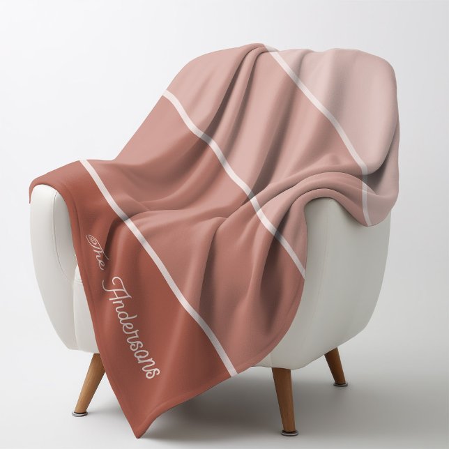 Neutralt Terracotta | Ombre Rand med skript Fleecefilt (A trendy striped neutral and terracotta blanket with your family name in script)
