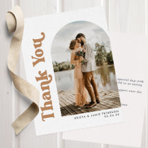 Neutralten Arch & Retro Type Taupe Photo Bröllop