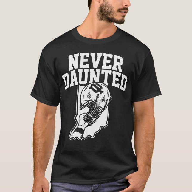 Never Daunted Fotbollsfan Pride Kläder T Shirt (Framsida)