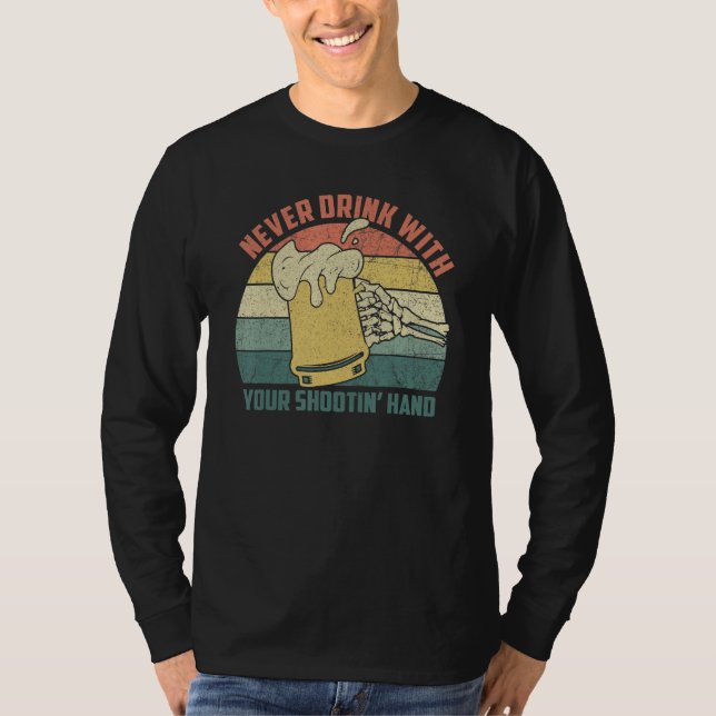 Never Drink With Your Shooting Hand Skeleton Funny T Shirt (Framsida)
