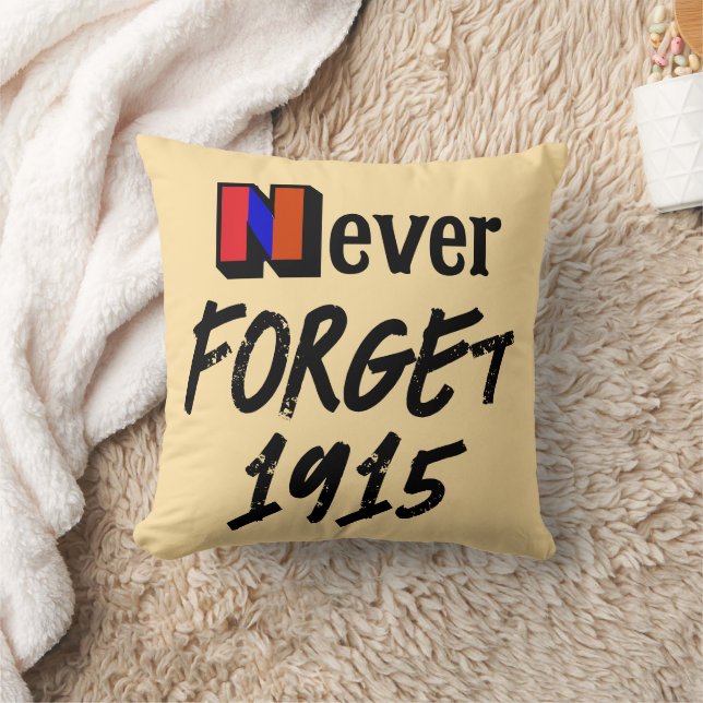Never Forget 1915 Throw Pillow Kudde (Filt)