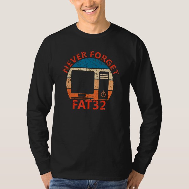 Never Forget FAT32   Computer Programmer  IT Engin T Shirt (Framsida)