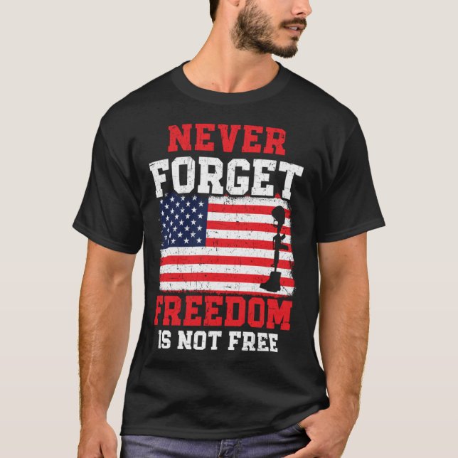 Never Forget Freedom Is Not Free USA American Memo T Shirt (Framsida)