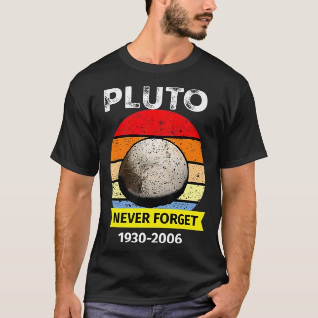 Never Forget Pluto Funny space Science Retro Astro T Shirt (Framsida)