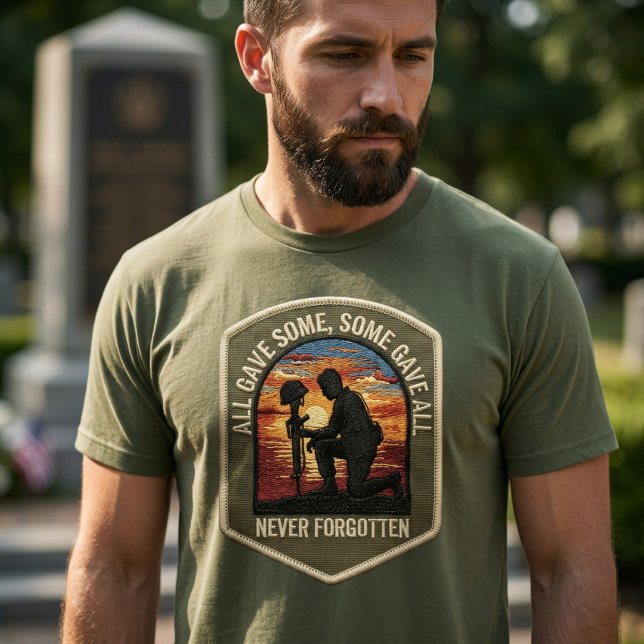 Never Forgotten Memorial Day Soldier T Shirt (Skapare uppladdad)