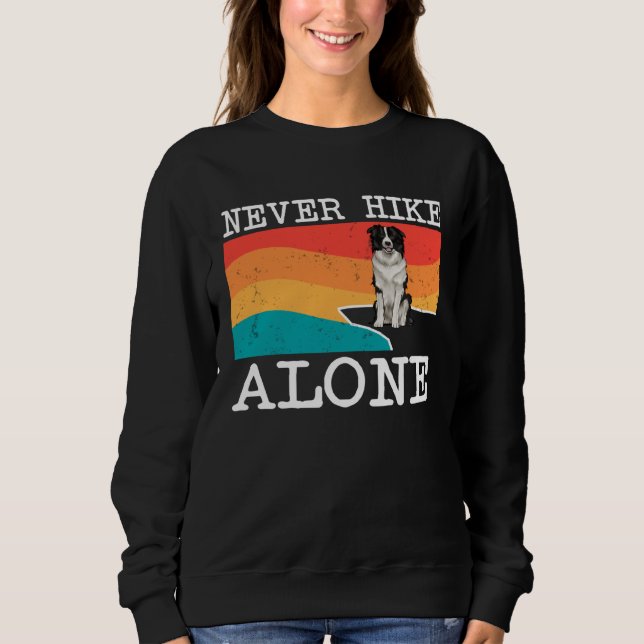 Never Hike Alone Border Collie Graphic Hiking T Shirt (Framsida)