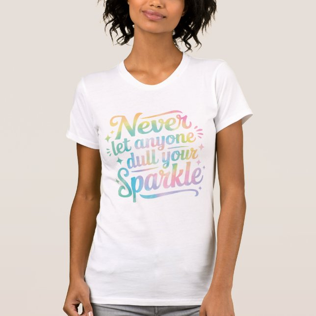 Never Let Anyone Dull Your Sparkle – Tie Dye T Shirt (Framsida)