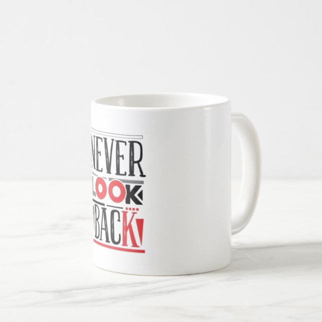 Never Look Back | Bold Red Box Motivational Coffee Kaffemugg (Framsida höger)