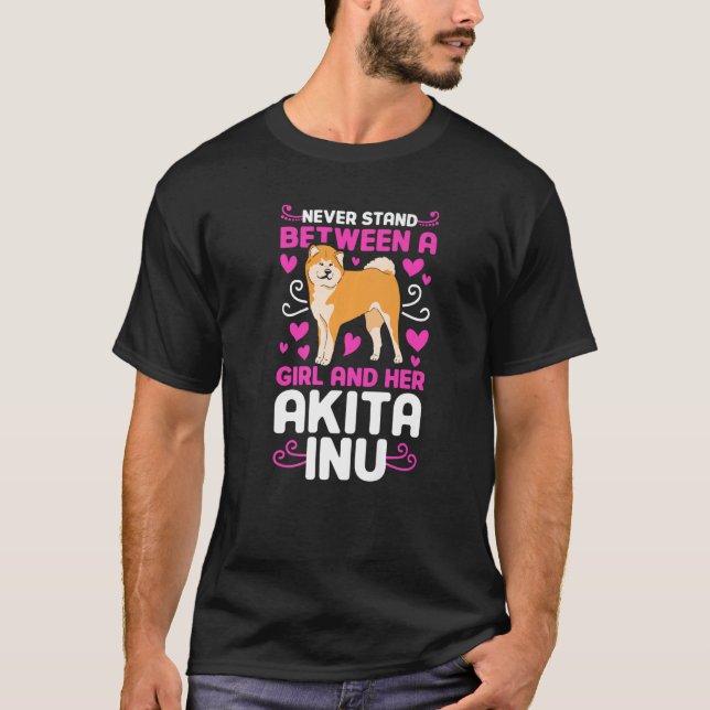 Never stand between a Girl and her Akita Inu T Shirt (Framsida)