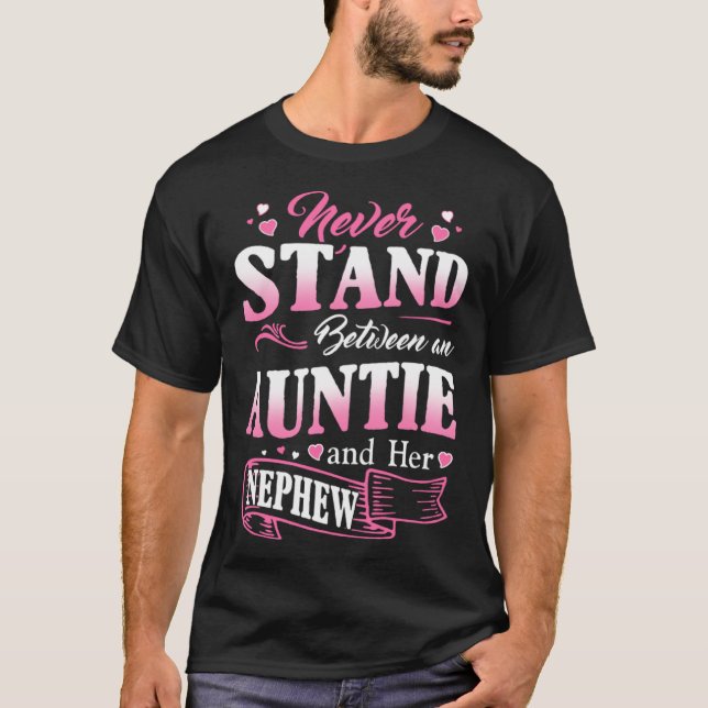 Never Stand Between An Auntie And Her Nephew Mothe T Shirt (Framsida)
