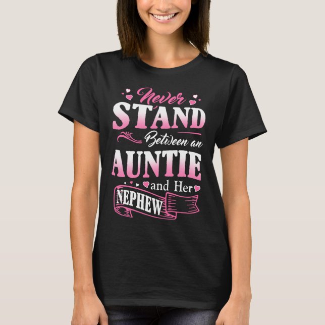 Never Stand Between An Auntie And Her Nephew Mothe T Shirt (Framsida)