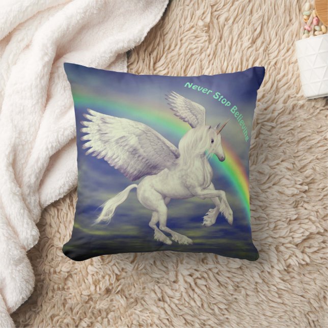 Never Stop Believing Unicorn Rainbow Inspirational Kudde (Filt)