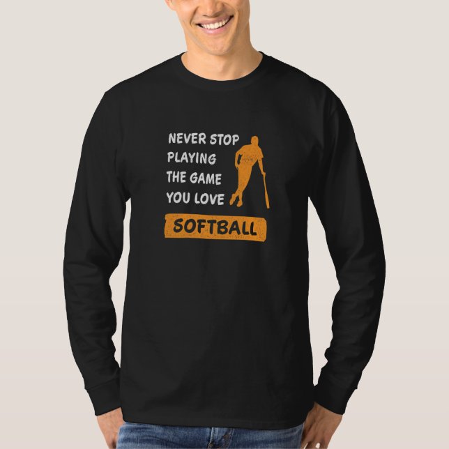 Never stop playing the game you love Softball Sayi T Shirt (Framsida)