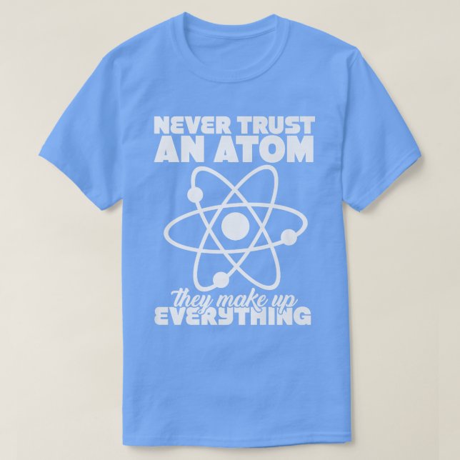 Never Trust Atoms Nerd I Love Science Funny Chemis T Shirt (Design framsida)