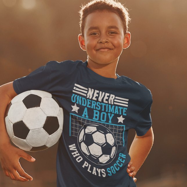 Never Underestimate a Boy Who Plays Soccer  T Shirt (Skapare uppladdad)