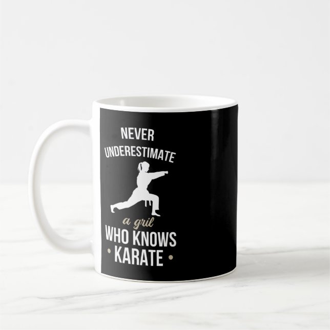 Never Underestimate A Girl Who Knows Karate Martia Kaffemugg (Vänster)