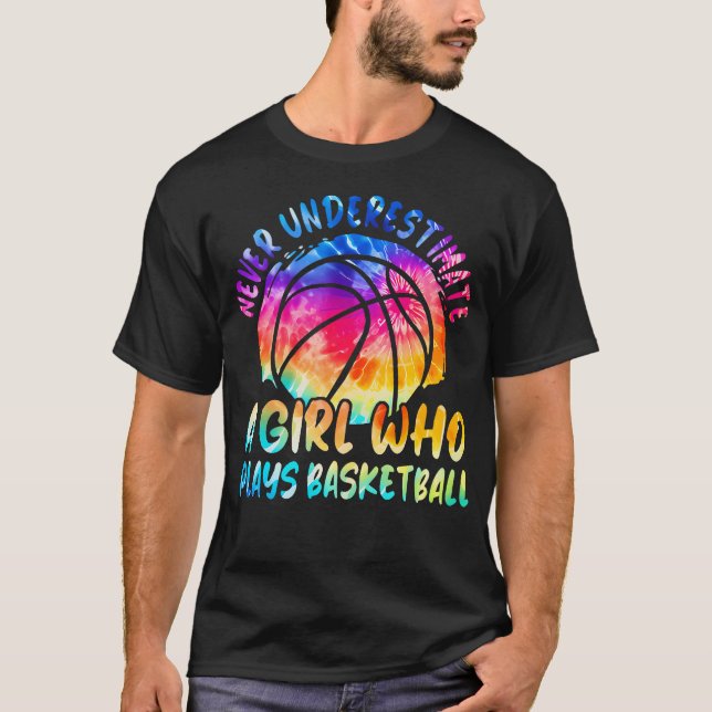 Never Underestimate A Girl Who Plays Basketball Ra T Shirt (Framsida)
