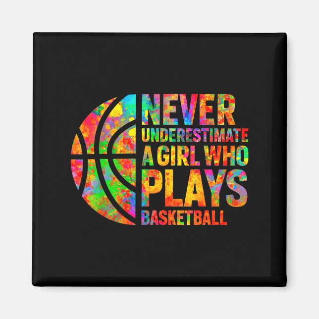 Never Underestimate A Girl Who Plays Basketball Wo Magnet (Framsidan)