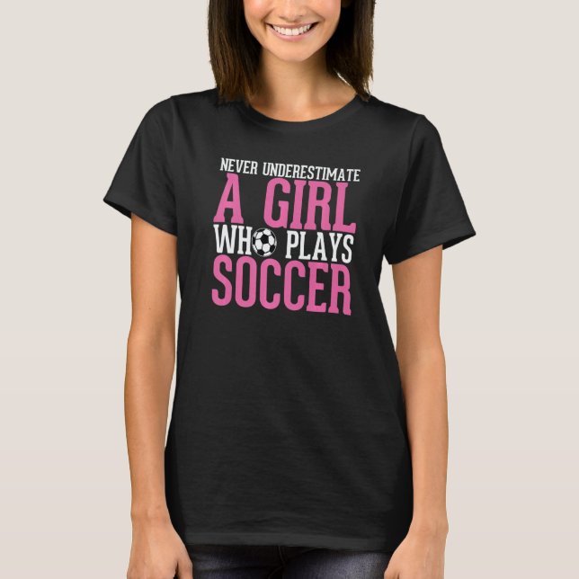 Never Underestimate A Girl Who Plays Soccer  Girls T Shirt (Framsida)