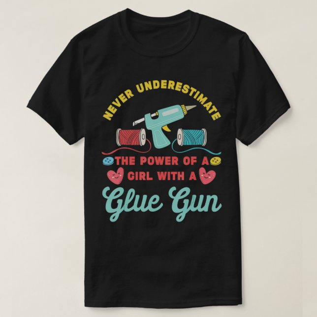 Never Underestimate A Girl with A Glue Gun  Crafty T Shirt (Design framsida)