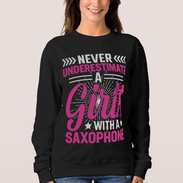 Never Underestimate a Girl with a Saxophone Saxaph T Shirt (Framsida)