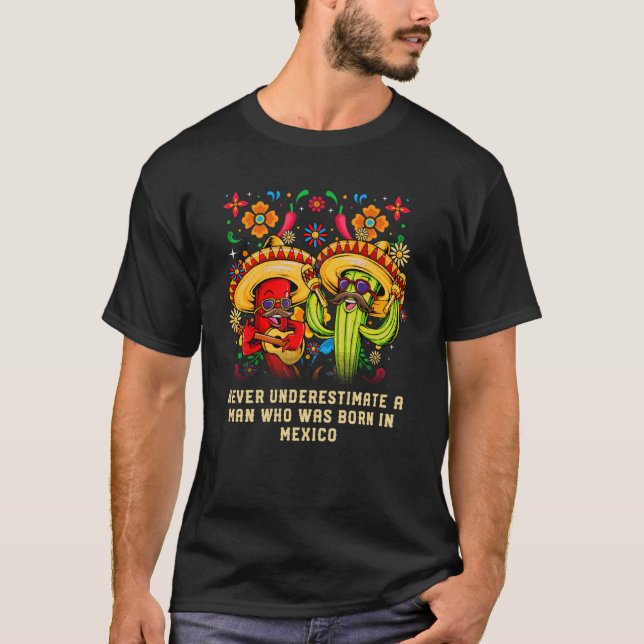 Never Underestimate a Man Born in Mexico Patriotic T Shirt (Framsida)