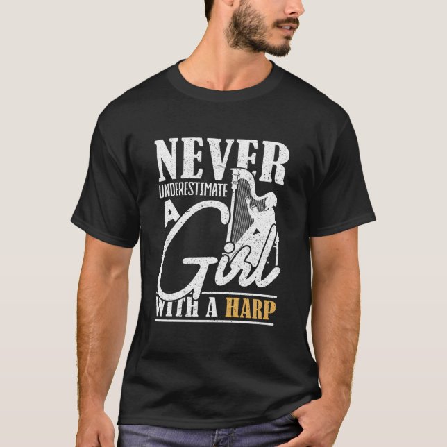 Never Underestimate A With A Harp Harp T Shirt (Framsida)
