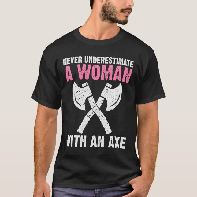 Never Underestimate A With An Axe Throwing T Shirt (Framsida)