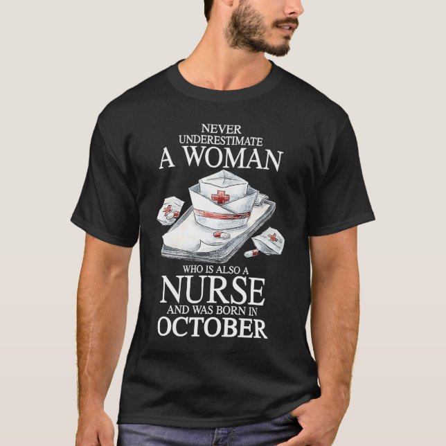 Never Underestimate A Woman Who Is Also A Nurse Oc T Shirt (Framsida)