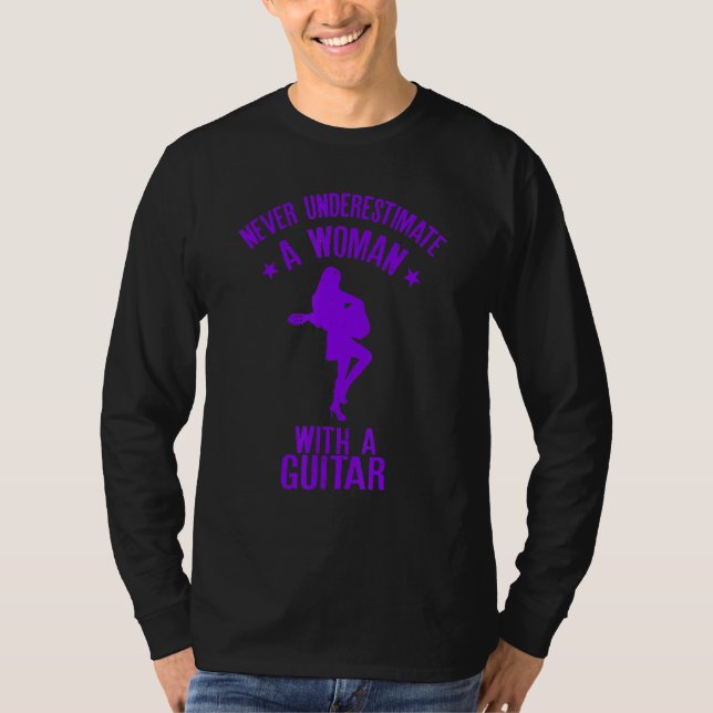 Never Underestimate A Woman With a Guitar Funny Qu T Shirt (Framsida)