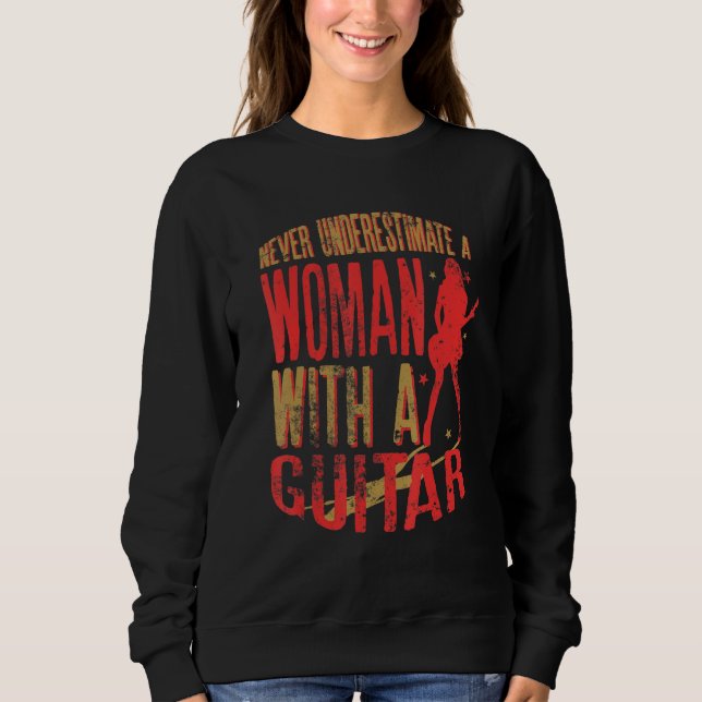 Never Underestimate A Woman With a Guitar Funny Qu T Shirt (Framsida)