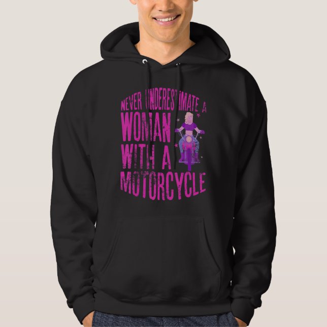 Never Underestimate A Woman With A Motorcycle A Fu Hoodie (Framsida)