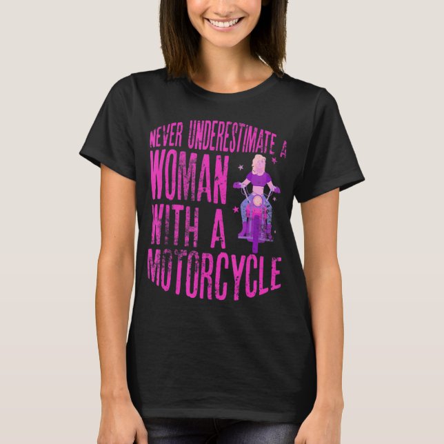 Never Underestimate A Woman With A Motorcycle A Fu T Shirt (Framsida)