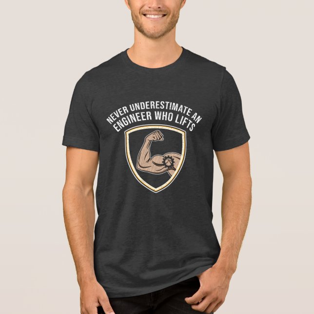 Never Underestimate An Engineer Who Lifts T-shirt (Framsida)