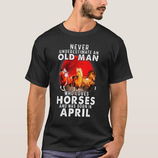 Never Underestimate An Old April Man Who Loves Hor T Shirt (Framsida)
