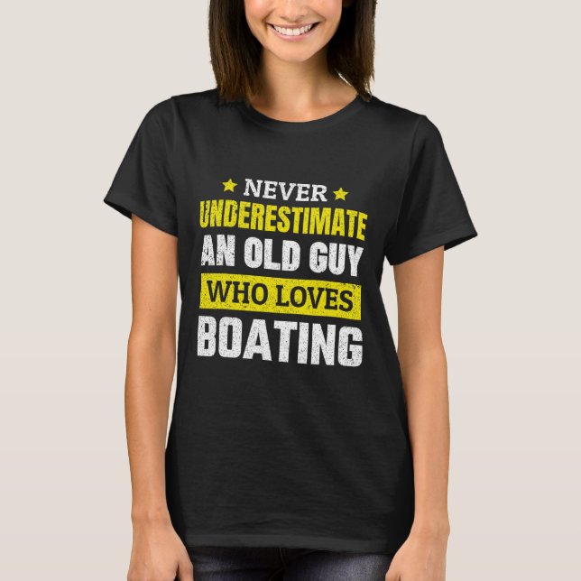 Never Underestimate An Old Guy Who Loves Boating F T Shirt (Framsida)