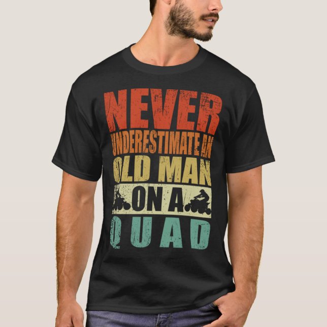 Never Underestimate An Old Man On A Quad Father's  T Shirt (Framsida)