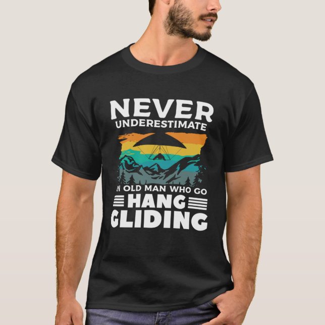 Never Underestimate An Old Man Who Go Hang Gliding T Shirt (Framsida)