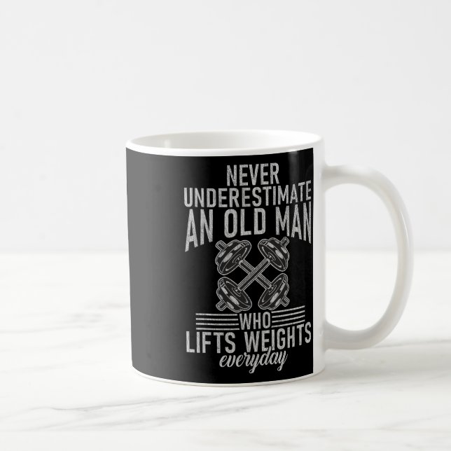 Never Underestimate An Old Man Who Lift Weights Bo Kaffemugg (Höger)